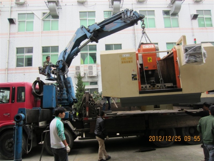 廣州搬家現(xiàn)場(chǎng):環(huán)宇精密機(jī)械公司