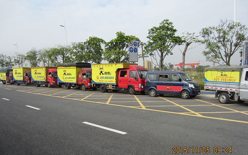 搬家部分車(chē)隊(duì)