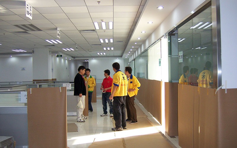 廣州搬家現(xiàn)場:精達公司搬運